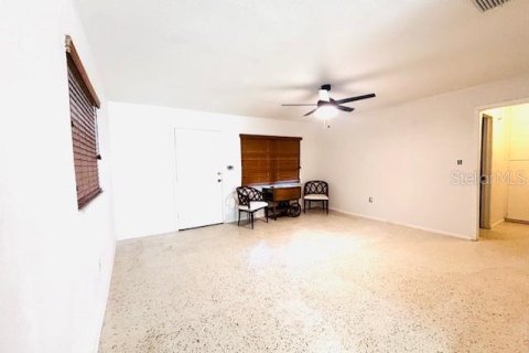 House in Weeki Wachee, Florida 2 bedrooms, 91.04 sq.m. № 1904747 - photo 5