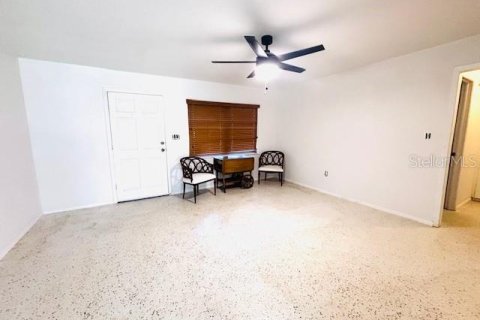 House in Weeki Wachee, Florida 2 bedrooms, 91.04 sq.m. № 1904747 - photo 4