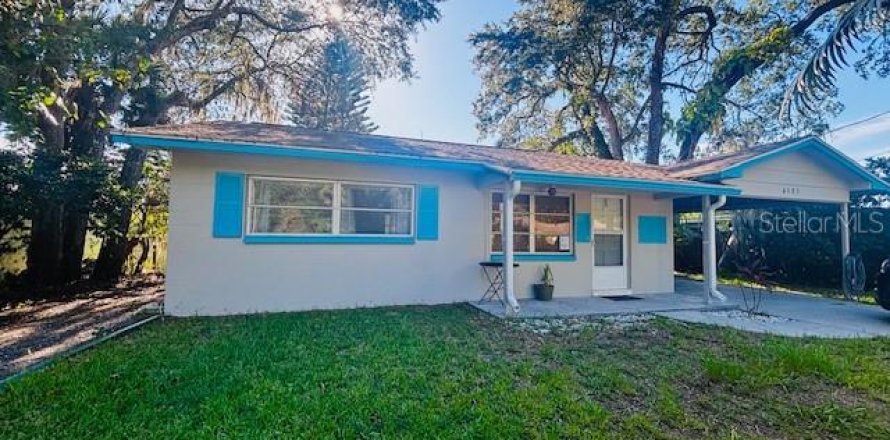 House in Weeki Wachee, Florida 2 bedrooms, 91.04 sq.m. № 1904747