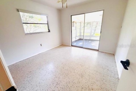 House in Weeki Wachee, Florida 2 bedrooms, 91.04 sq.m. № 1904747 - photo 8