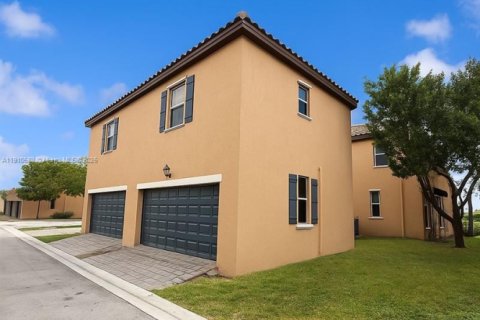 Adosado en venta en Miami, Florida, 5 dormitorios, 214.79 m2 № 1965961 - foto 2