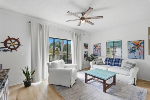 Touwnhouse à vendre à Clearwater, Floride: 3 chambres, 113.34 m2 № 2389067 - photo 4