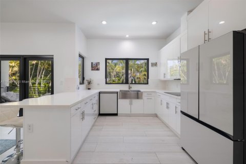 Casa en venta en Coral Gables, Florida, 5 dormitorios, 434.32 m2 № 1970917 - foto 16