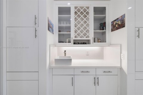 Casa en venta en Coral Gables, Florida, 5 dormitorios, 434.32 m2 № 1970917 - foto 15