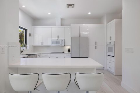 Casa en venta en Coral Gables, Florida, 5 dormitorios, 434.32 m2 № 1970917 - foto 14