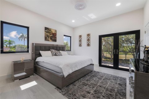 Casa en venta en Coral Gables, Florida, 5 dormitorios, 434.32 m2 № 1970917 - foto 20