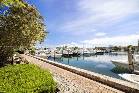 Casa en venta en Coral Gables, Florida, 5 dormitorios, 434.32 m2 № 1970917 - foto 28