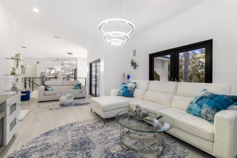 Casa en venta en Coral Gables, Florida, 5 dormitorios, 434.32 m2 № 1970917 - foto 13
