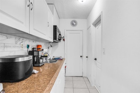 Casa en venta en Miami, Florida, 4 dormitorios, 204.57 m2 № 2025836 - foto 17