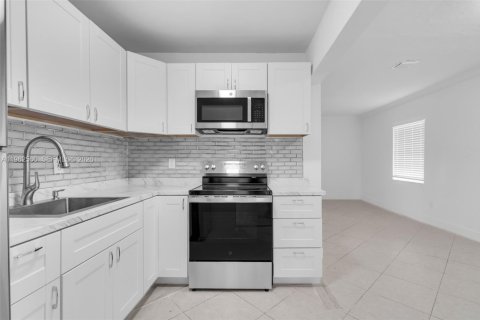 Casa en venta en Miami, Florida, 4 dormitorios, 204.57 m2 № 2025836 - foto 27