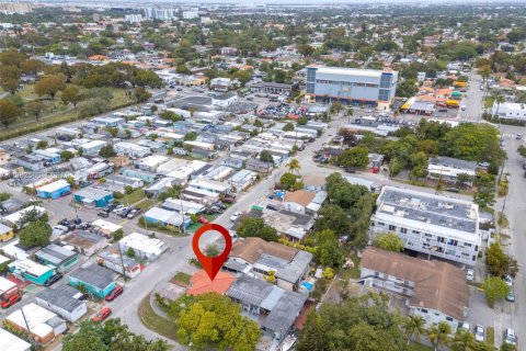 Casa en venta en Miami, Florida, 4 dormitorios, 204.57 m2 № 2025836 - foto 4