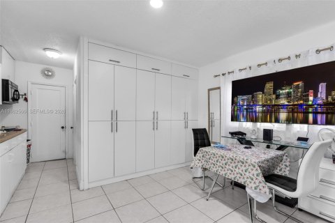 Casa en venta en Miami, Florida, 4 dormitorios, 204.57 m2 № 2025836 - foto 19