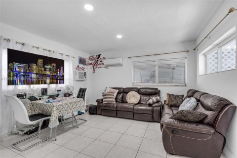 Casa en venta en Miami, Florida, 4 dormitorios, 204.57 m2 № 2025836 - foto 18