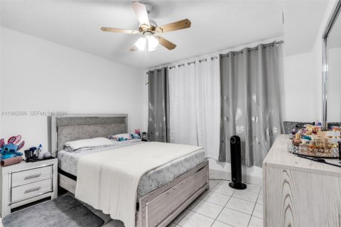 Casa en venta en Miami, Florida, 4 dormitorios, 204.57 m2 № 2025836 - foto 8