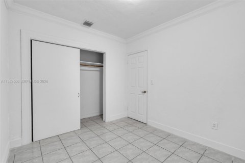 Casa en venta en Miami, Florida, 4 dormitorios, 204.57 m2 № 2025836 - foto 23