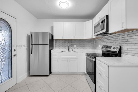 Casa en venta en Miami, Florida, 4 dormitorios, 204.57 m2 № 2025836 - foto 28