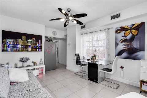 Casa en venta en Miami, Florida, 4 dormitorios, 204.57 m2 № 2025836 - foto 10