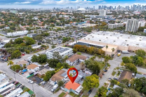 Casa en venta en Miami, Florida, 4 dormitorios, 204.57 m2 № 2025836 - foto 5