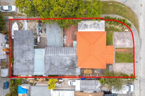 Casa en venta en Miami, Florida, 4 dormitorios, 204.57 m2 № 2025836 - foto 2