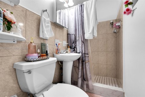 Casa en venta en Miami, Florida, 4 dormitorios, 204.57 m2 № 2025836 - foto 7
