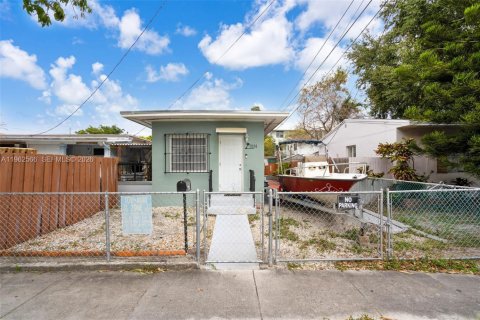 Casa en venta en Miami, Florida, 4 dormitorios, 204.57 m2 № 2025836 - foto 13