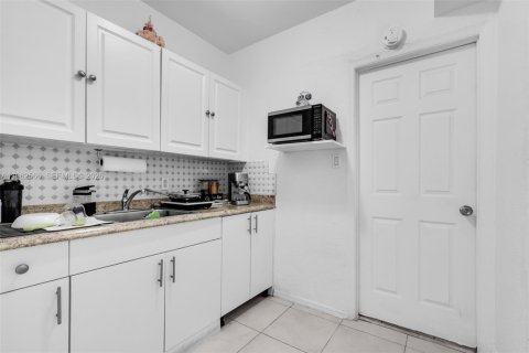 Casa en venta en Miami, Florida, 4 dormitorios, 204.57 m2 № 2025836 - foto 9