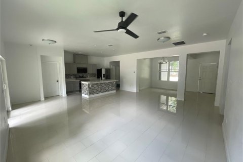 House in Apopka, Florida 3 bedrooms, 137.59 sq.m. № 1249143 - photo 12