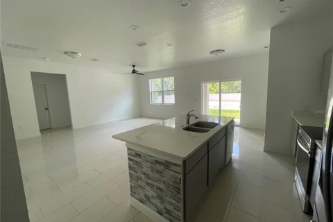 House in Apopka, Florida 3 bedrooms, 137.59 sq.m. № 1249143 - photo 16