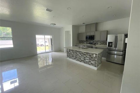 House in Apopka, Florida 3 bedrooms, 137.59 sq.m. № 1249143 - photo 13