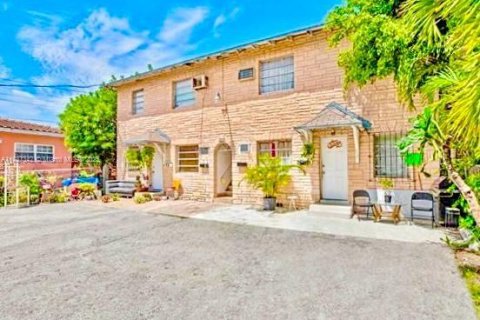 Commercial property in Miami, Florida 183.95 sq.m. № 2021217