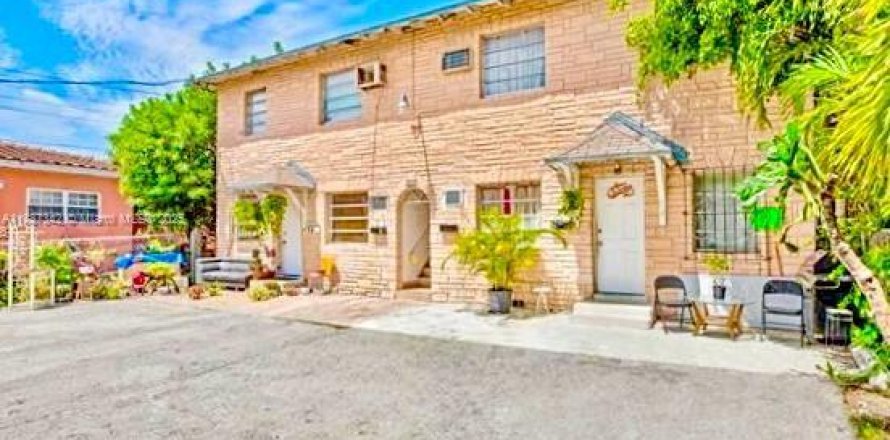 Commercial property in Miami, Florida 183.95 sq.m. № 2021217