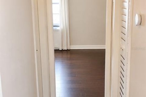 Снять в аренду кондоминиум в Тампа, Флорида 5 комнат, 52.03м2, № 2324739 - фото 2
