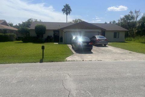 Propiedad comercial en venta en Palm Coast, Florida, 4 dormitorios, 181.72 m2 № 773244 - foto 1