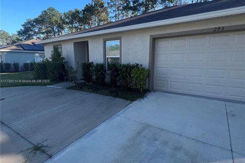 House in Palm Coast, Florida 4 bedrooms, 145.11 sq.m. № 1861042 - photo 2