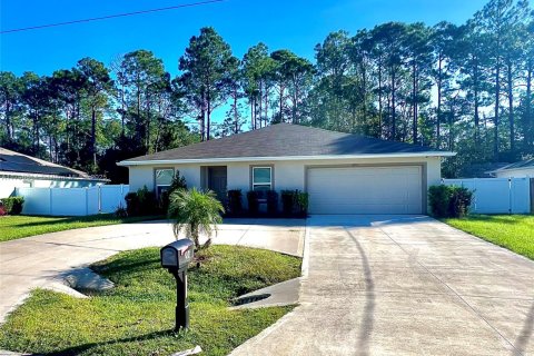 House in Palm Coast, Florida 4 bedrooms, 145.11 sq.m. № 1861042 - photo 1