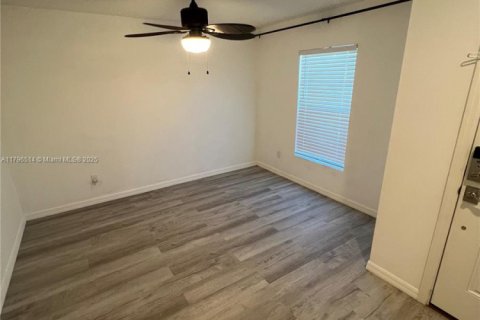 House in Palm Coast, Florida 4 bedrooms, 145.11 sq.m. № 1861042 - photo 13