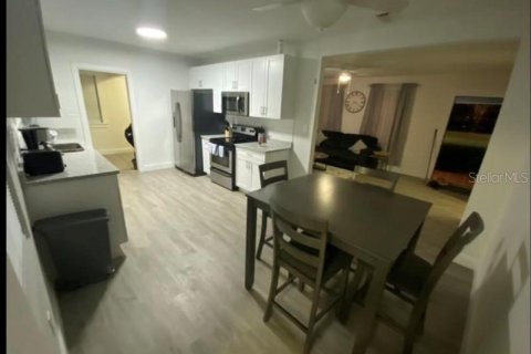 House in Tampa, Florida 3 bedrooms, 162.21 sq.m. № 1902811 - photo 7