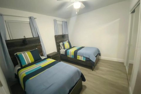 House in Tampa, Florida 3 bedrooms, 162.21 sq.m. № 1902811 - photo 12