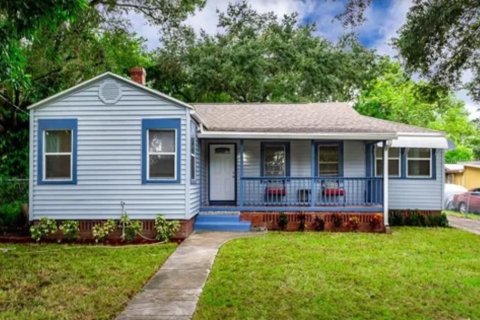House in Tampa, Florida 3 bedrooms, 162.21 sq.m. № 1902811 - photo 1