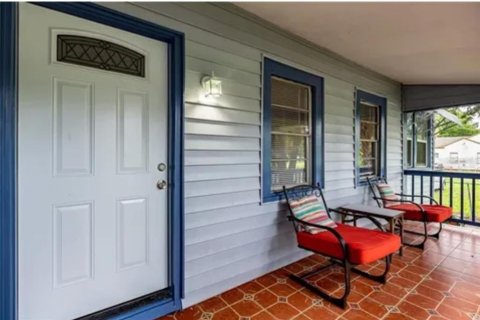 House in Tampa, Florida 3 bedrooms, 162.21 sq.m. № 1902811 - photo 4