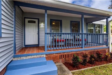 House in Tampa, Florida 3 bedrooms, 162.21 sq.m. № 1902811 - photo 3