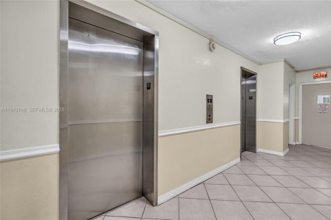 Condominio en venta en Fort Lauderdale, Florida, 2 dormitorios, 70.23 m2 № 2055062 - foto 26