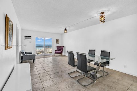 Condominio en venta en Fort Lauderdale, Florida, 2 dormitorios, 70.23 m2 № 2055062 - foto 4
