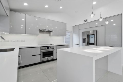 Casa en venta en Hialeah, Florida, 4 dormitorios, 147.53 m2 № 1945079 - foto 13