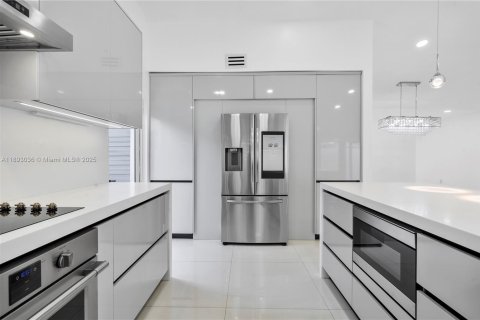 Casa en venta en Hialeah, Florida, 4 dormitorios, 147.53 m2 № 1945079 - foto 14