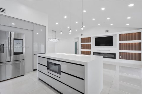 Casa en venta en Hialeah, Florida, 4 dormitorios, 147.53 m2 № 1945079 - foto 15