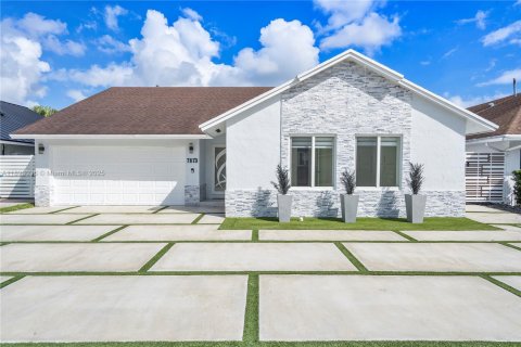 Casa en venta en Hialeah, Florida, 4 dormitorios, 147.53 m2 № 1945079 - foto 1