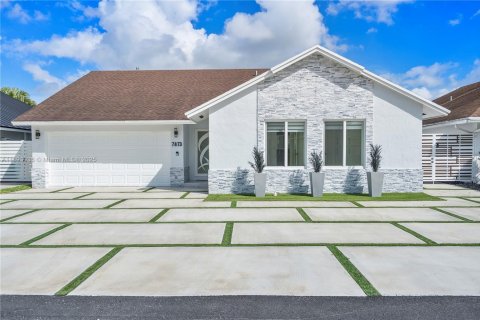 Casa en venta en Hialeah, Florida, 4 dormitorios, 147.53 m2 № 1945079 - foto 3