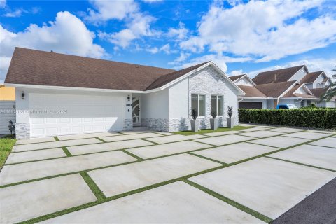 Casa en venta en Hialeah, Florida, 4 dormitorios, 147.53 m2 № 1945079 - foto 4
