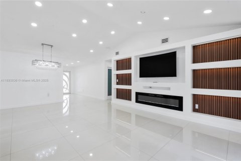 Casa en venta en Hialeah, Florida, 4 dormitorios, 147.53 m2 № 1945079 - foto 19